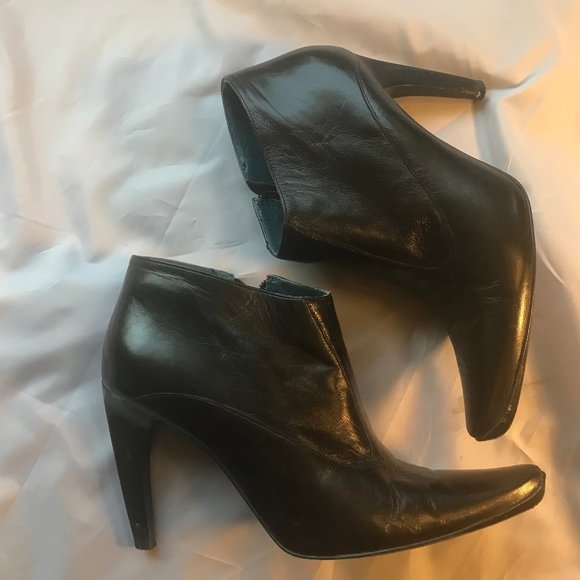 BCBG MaxAsria women's heels ankle boots - Picture 5 of 7